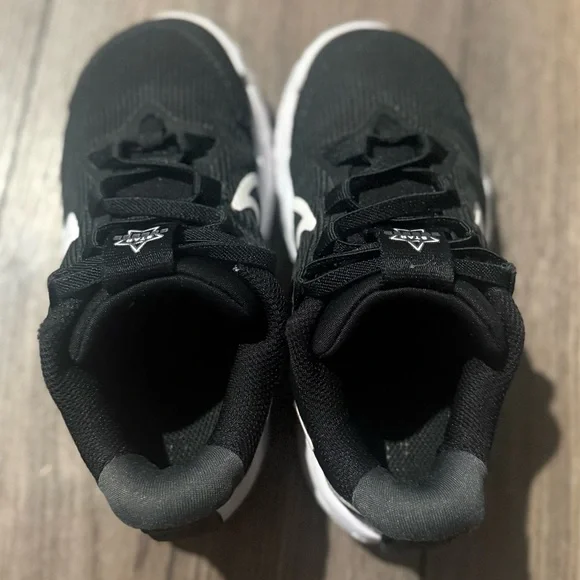 Nike Star Runner 4 Kids Sneakers Black White US 10C Lightweight Running - Picture 4 of 7